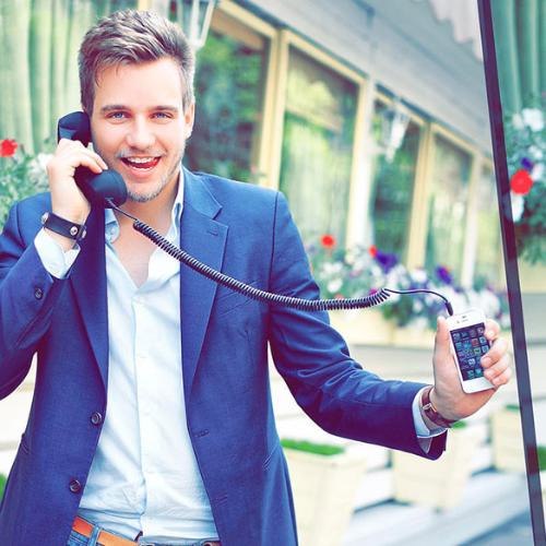 Orange Flex - это современный польский мобильный оператор мобильной связи, отличающийся гибкостью.Основные преимущества:- Польская юрисдикция (ЕС)- Номер чистый, европейский - не VoIP, финтехи не капризничают- eSIM- Номер по подписке, работает до тех пор, пока оплачиваете. Никаких скрытых ограничений, никаких требований оп присутствию в сети- Безлимитные звонки и SMS по всему ЕС- Вход в приложение по электронной почте, паролю и коду с почты, возможность управления eSIM с любого телефона или эмулятора (лёгкое восстановление в случае утери телефона, надёжно)- Возможность подключить до 5 дополнительных номеров  на один аккаунт (разграничение сфер жизни)- Возможность менять каждый номер один раз в месяц (для одноразовых регистраций)- Не нужно платить за роуминг, поддерживается VoWiFi за границей - при наличии Wi-Fi-соединения номер в любой стране работает так, как если бы Вы находились в Польше- RCS полноценно работает, можно произвести регистрацию даже за границей через VoWiFi- Минимальная стоимость подписки - 35 польских злотых в месяц или 350 в год, доплата за каждый дополнительный номер - 15 злотых в месяц- Хорошая техподдержка, которая быстро отвечает в чате- Бонусы вроде скидки на FlixBus и реферальная программа- Подписка оплачивается картой, Google Pay или BLIK (польские банки, ZEN)Минусы:- Регистрация по паспорту- Нет полной или веб-версии - только мобильные приложения для Android и iOS